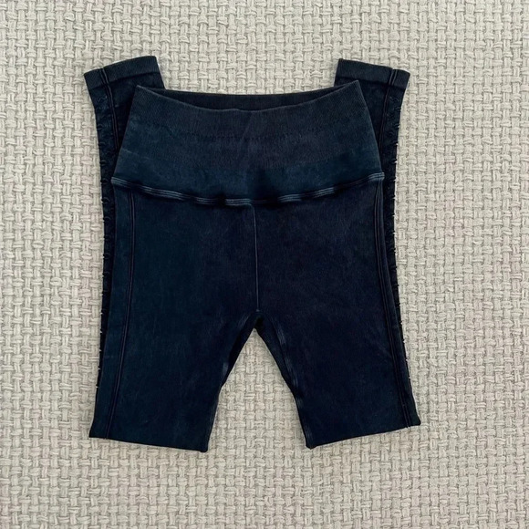 𝅺SPIRITUAL Gangster Leggings - Picture 2 of 5